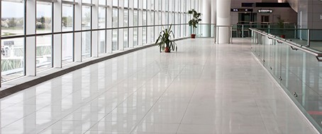 Telhanorte esclarece as diferenças entre porcelanatos, cerâmicas, pastilhas, laminados e vinílicos