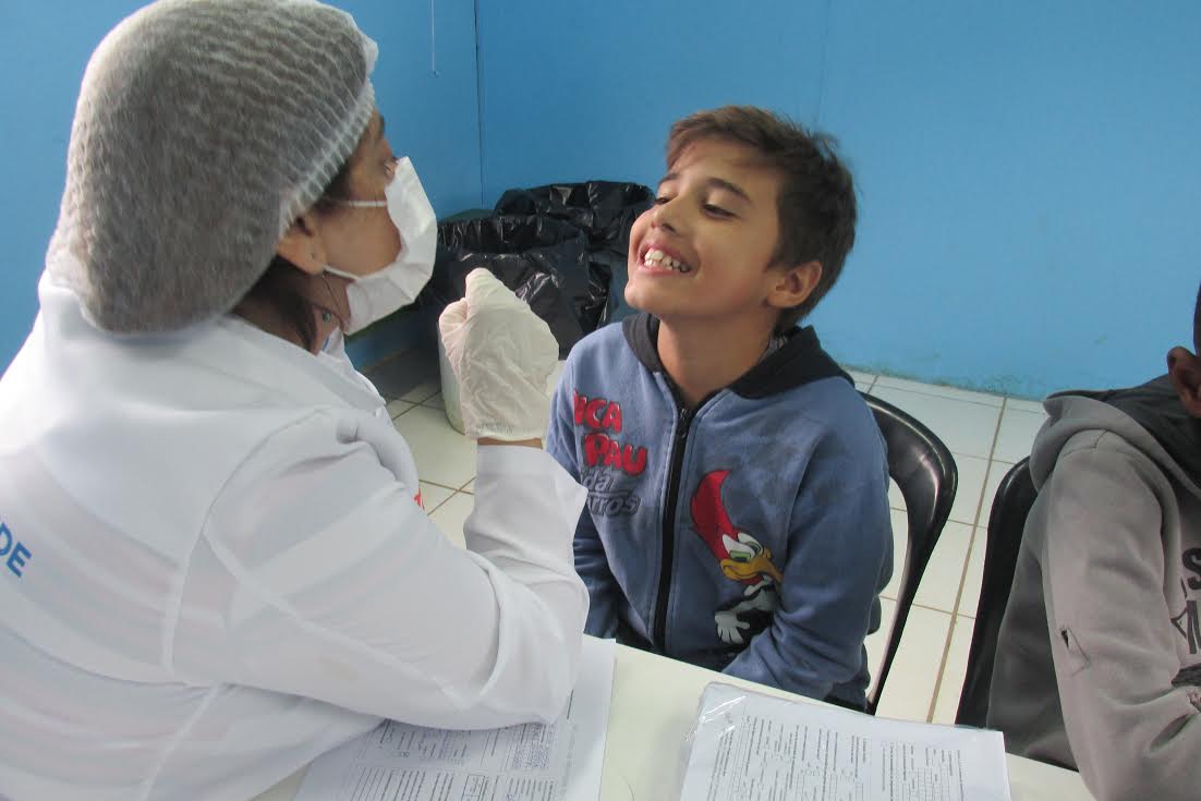 HURRA! promove ação de triagem dentária para alunos dos CEUs