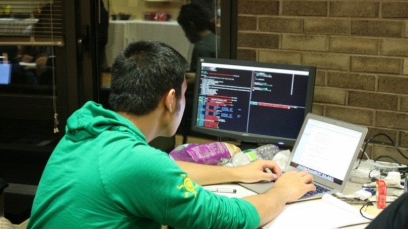 Alunos de Stanford trazem curso de ciência da computação gratuito para SP