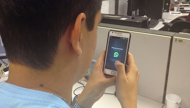 WhatsApp no trabalho: assédio, hora extra e justa causa