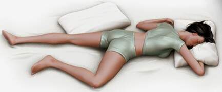 Dormir de bruço e de lado: posições que causam distorção facial e rugas ao longo do tempo
