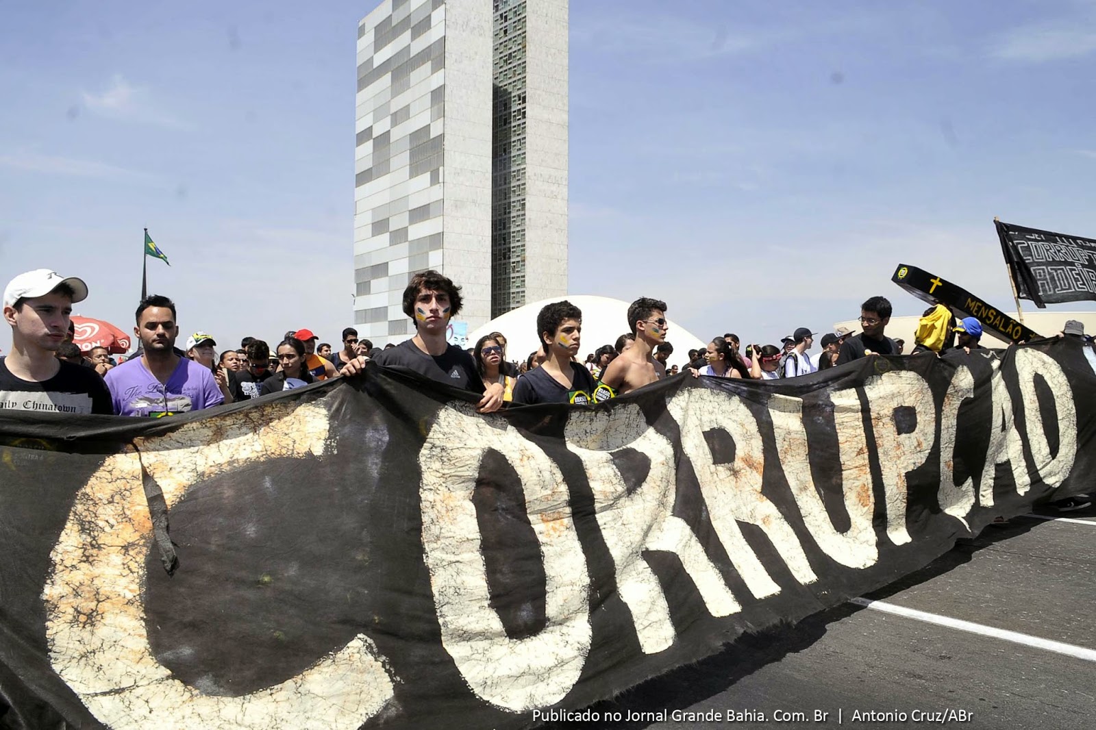 Estadão mostra quanto custa a corrupção no Brasil