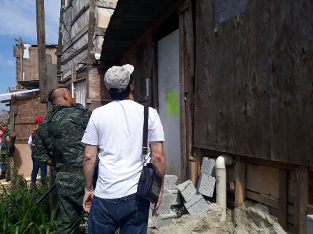 Prefeitura Regional Cidade Ademar notifica e interdita casas em área de risco