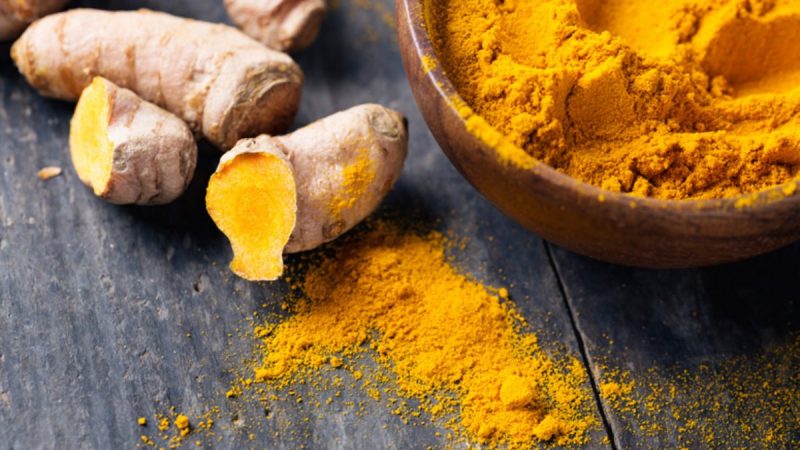 Benefícios do açafrão para a dieta e saúde