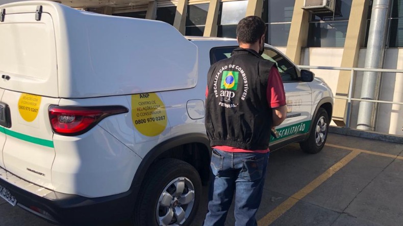 Fazenda fiscaliza irregularidades fiscais e adulteração em setor de combustível de Santos e Paulínia