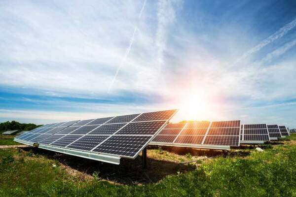 Prefeitura levará energia solar para 775 escolas e 80 UBS